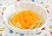 スパゲッティは1～2cmの長さにキッチンバサミで切り、たっぷりの湯で食べやすいかたさになるまでゆで（塩は加えない）、2.と和えて皿に盛れば出来上がり！