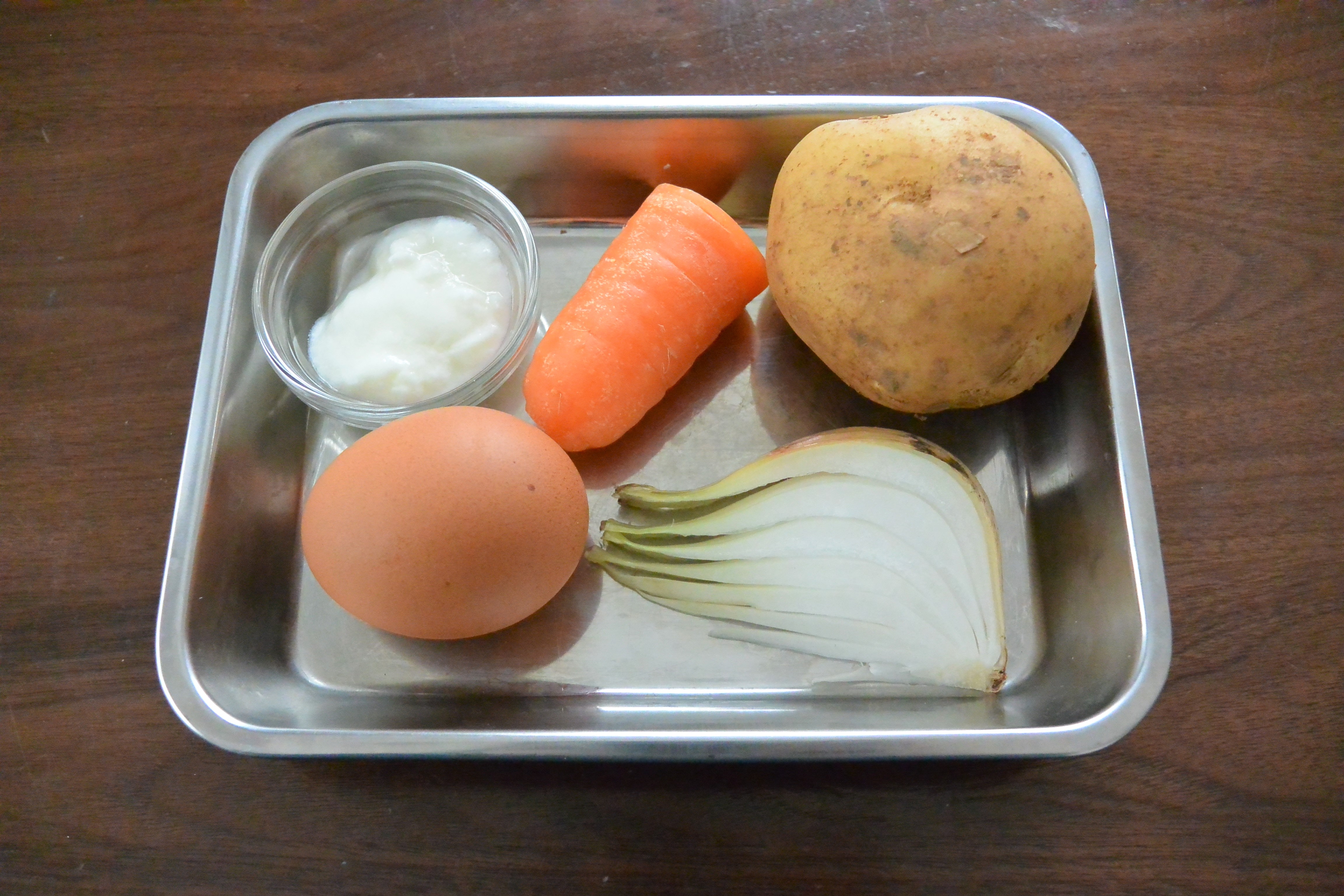 新じゃがいも、にんじん、新たまねぎ、卵、ヨーグルト