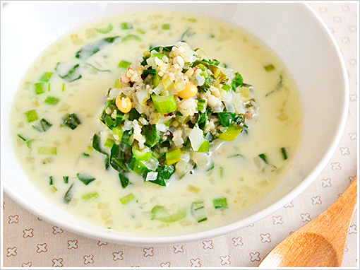 小松菜と雑穀の食べるスープ